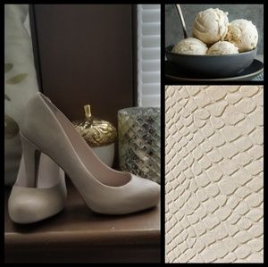 Franco Sarto cream color pumps
